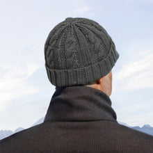 Load image into Gallery viewer, Men Short-Brimmed Baseball Cap Retro Knitted Braided Pattern Hat Thickened Warm Windproof Cap

