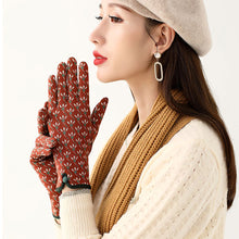 Load image into Gallery viewer, Women Autumn Winter Warm Touch Screen Thin Section Not Bloated Outdoor Cycling Drive Fashion Personality Leopard Elegant Gloves
