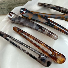 Load image into Gallery viewer, Retro Leopard Print Duckbill Hair Clips Plastic Nonslip Hair Barrettes Fashion Hair Styling Accessories For Women Girls

