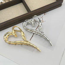Load image into Gallery viewer, Alloy Heart Elegant Hair Claw Clip Non Slip Large Shark Clip Fashion Women Daily Hair Accessories
