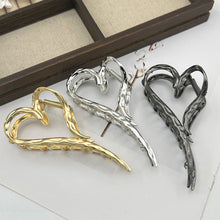 Load image into Gallery viewer, Alloy Heart Elegant Hair Claw Clip Non Slip Large Shark Clip Fashion Women Daily Hair Accessories
