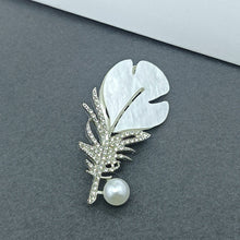 Load image into Gallery viewer, Imitation Crystal Pearl Feather Brooch Elegant Rhinestone Lapel Pin For Women Wedding Party Clothing Decoration Gifts
