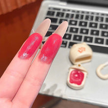 Load image into Gallery viewer, Lightweight Non Stick Mirror Glass Lip Glaze Creative Cute Cat Shaped Clear Transparent Texture Lip Gloss Lip Mud with Lip Brush
