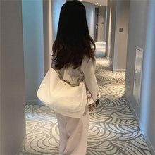 Load image into Gallery viewer, Pet Outdoor Travel Handbag Puppy One-shoulder Bag Cat Backpack Single Shoulder Strap Bag Kitten Comfortable Tote Pets breathable Bag Handmade Pet Supplies
