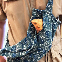 Load image into Gallery viewer, Reptile Traveling Bag Lizards Carrier Front Chest Lizards Sling Carrier for Bearded Dragon
