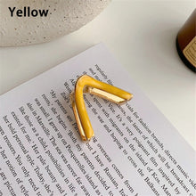 Load image into Gallery viewer, Retro Girl Triangle Clip Small Delicate Hair Clip Cute Temperament Hair Clip Hair Accessories
