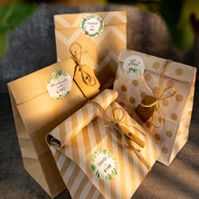 Load image into Gallery viewer, 10/30Sets Party Favor Gift Paper Bags with Sticker Ropes Treat Bags Candy Bag Chevron Polka Dot Bags Christmas Wedding Birthday Party Favors Supplies Gift Bags
