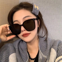 Load image into Gallery viewer, Creative Rice Nail Square Frame Polarized Sunglasses UV Protection Sunglasses Men and Women Outdoor Travel Glasses
