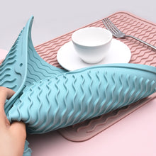 Load image into Gallery viewer, Silicone Drain Mat Dish Draining Mat Drainer Pad Heat Resistant Multifunctional Drying Mat Kitchen Table Placemat
