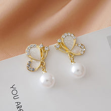 Load image into Gallery viewer, Pearl Butterfly Earrings Elegant Ear Stud Earring Women Jewelry Fashion Accessories
