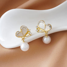 Load image into Gallery viewer, Pearl Butterfly Earrings Elegant Ear Stud Earring Women Jewelry Fashion Accessories
