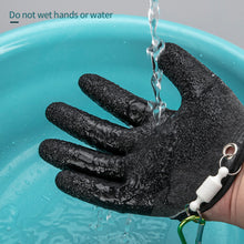 Load image into Gallery viewer, Fishing Gloves Anti-Slip Protect Hand from Puncture Scrapes Fisherman Professional Catch Fish Hunting Gloves
