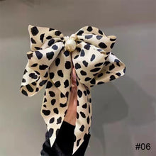 Load image into Gallery viewer, Chiffon Bow Pearl Hair Clip Spring Clip Hair Accessories Fashion All-match Hair Clip Temperament Hairpin
