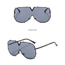 Load image into Gallery viewer, Large Frame Sunglasses Personality Trend Sunglasses UV Protection Retro Sunglasses Outdoor Glasses for Men Women
