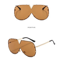 Load image into Gallery viewer, Large Frame Sunglasses Personality Trend Sunglasses UV Protection Retro Sunglasses Outdoor Glasses for Men Women
