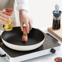 Load image into Gallery viewer, 180ml Kitchen Silicone Oil Bottle Oil Brush Baking Barbecue Grill Oil Brush Dispenser Pastry Steak Oil Brushes Kitchen Baking BBQ Tool
