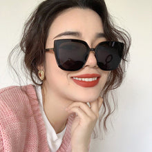 Load image into Gallery viewer, Square Frame Sunglasses Vintage Large Frame Sunglasses Fashion Outdoor UV Protection Sunglasses For Men Women
