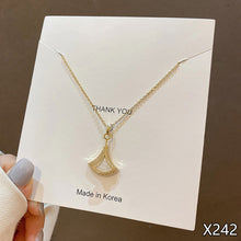 Load image into Gallery viewer, Fashion Hollow Diamond Inlaid Zircon Charm Necklace Jewelry For Women Girls Jewelry Gift
