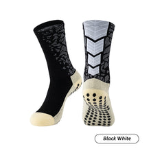 Load image into Gallery viewer, Men Women Football Socks Camouflage Arrow Graphics Breathable Sports Arrow Silicone Anti Slip Grip Soccer Socks

