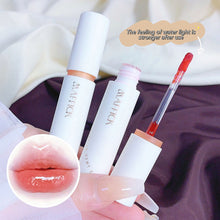 Load image into Gallery viewer, Clear Water Mirror Light Lip Glaze Light Natural Color Lip Gloss Long-lasting Not Easy To Lose Color Makeup Lip Gloss
