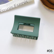Load image into Gallery viewer, Green Hair Clip Hairpin Acrylic Simple Headgear Hair Clip Hairpin Temperament All-match Hair Accessories
