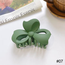 Load image into Gallery viewer, Green Hair Clip Hairpin Acrylic Simple Headgear Hair Clip Hairpin Temperament All-match Hair Accessories
