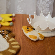 Load image into Gallery viewer, Cute Cat Wool Felt Coaster Cartoon Style Tea Coaster Cup Mat Coffee Mug Pad ChristmaChristmas Gift Kitchen Table Decor
