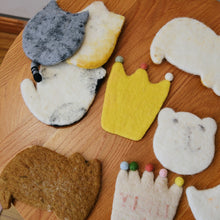 Load image into Gallery viewer, Cute Cat Wool Felt Coaster Cartoon Style Tea Coaster Cup Mat Coffee Mug Pad ChristmaChristmas Gift Kitchen Table Decor
