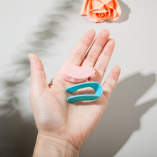 Load image into Gallery viewer, Wearable Finger Joint Acupoint Massager Clip Portable Hand Massager Health Care Acupoint Massage Tool
