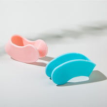 Load image into Gallery viewer, Wearable Finger Joint Acupoint Massager Clip Portable Hand Massager Health Care Acupoint Massage Tool
