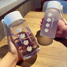 Load image into Gallery viewer, 500ml Daisy Water Bottle Transparent Plastic Water Bottle BPA Free Outdoor Sport Water Cup Summer Student Portable Mug with Rope
