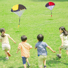 Load image into Gallery viewer, Outdoor Game Child Hand Throwing Parachute Flying Toy Tangle-free Throw Watch Landing Mini Soldier Camouflag Kids Outdoor Toys

