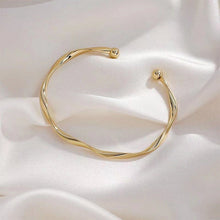 Load image into Gallery viewer, Mobius Bracelet Simple Fashion Niche Twist Bracelet Adjustable Alloy Bracelet Jewelry Gift for Women
