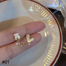 Load image into Gallery viewer, Fashion Vintage Earrings Niche Alloy Ear Studs Earrings Women Temperamental Earrings Jewelry Accessories
