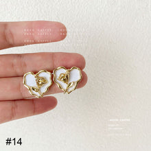 Load image into Gallery viewer, Fashion Vintage Earrings Niche Alloy Ear Studs Earrings Women Temperamental Earrings Jewelry Accessories
