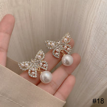Load image into Gallery viewer, Versatile Niche Earrings Fashion Delicate Alloy Ear Studs Zircon Pearl Earrings Women Jewelry Accessories
