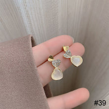 Load image into Gallery viewer, Versatile Niche Earrings Fashion Delicate Alloy Ear Studs Zircon Pearl Earrings Women Jewelry Accessories
