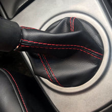 Load image into Gallery viewer, Universal Car Gear Shift Collars Carbon Fiber Auto Car Manual Stick Shifter Knob Gear Shift Boot PU Leather Cover Gaiter
