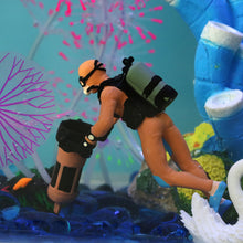 Load image into Gallery viewer, Aquarium Simulated Diver Miniature Diver Figure Diving Model Action Figure Miniature Sea Animal Model Ornaments Aquarium Decor Fish Tank Figurine Toy
