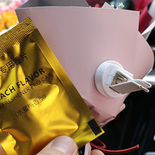 Load image into Gallery viewer, Car Air Outlet Perfume Decoration Immortal Dried Bouquet Small Fresh Air Conditioning Mouth Gypsophila paniculata Fragrance Clip
