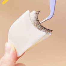Load image into Gallery viewer, False Eyelash Assistant Clip Plastic Eyelash Clip Small Portable False Eyelash Assistant Makeup Accessory Tool

