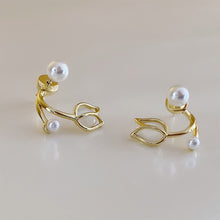 Load image into Gallery viewer, Tulip Flower Pearl Earrings Small Delicate Alloy Ear Studs Earrings Simple Flower Earrings Jewelry Accessories
