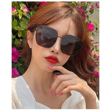 Load image into Gallery viewer, Fashion Large Frame Sunglasses Comfortable Unpolarized Sunglasses UV Protection Metal Frame Outdoor Sunglasses
