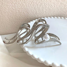 Load image into Gallery viewer, Exquisite Pearl Wave Hairpin Fashion Temperamental Alloy Hair Clip Headwear Hair Accessories for Women
