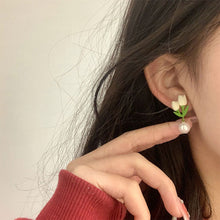 Load image into Gallery viewer, Tulip Flower Pearl Earrings Simple Temperamental Alloy Ear Studs Earrings Jewelry Accessories for Women
